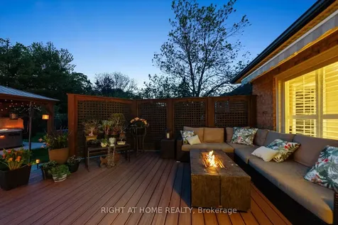 33 Wellington Heights Court Aurora ON L4G 5C9
