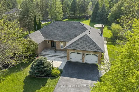 33 Wellington Heights Court Aurora ON L4G 5C9