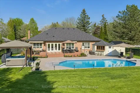 33 Wellington Heights Court Aurora ON L4G 5C9