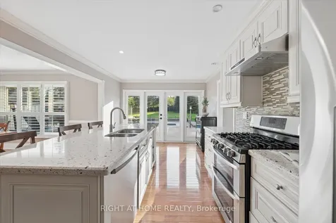 33 Wellington Heights Court Aurora ON L4G 5C9
