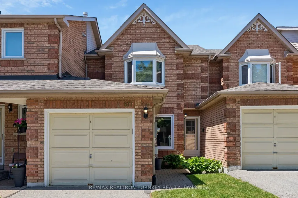 877 Playter Crescent Newmarket ON L3X 1W8