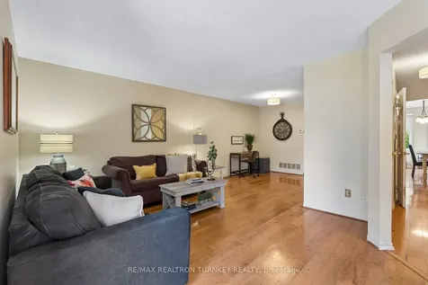 877 Playter Crescent Newmarket ON L3X 1W8
