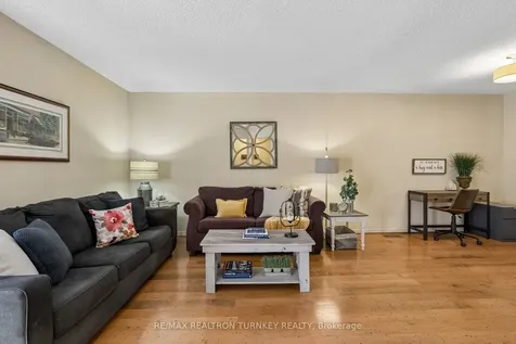 877 Playter Crescent Newmarket ON L3X 1W8