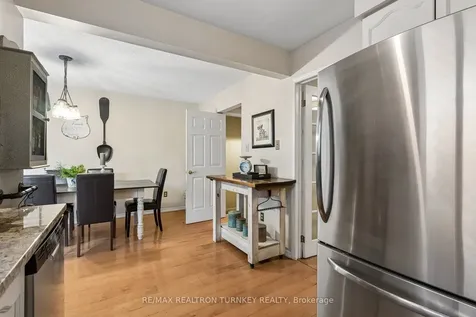 877 Playter Crescent Newmarket ON L3X 1W8