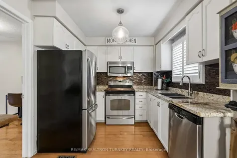877 Playter Crescent Newmarket ON L3X 1W8