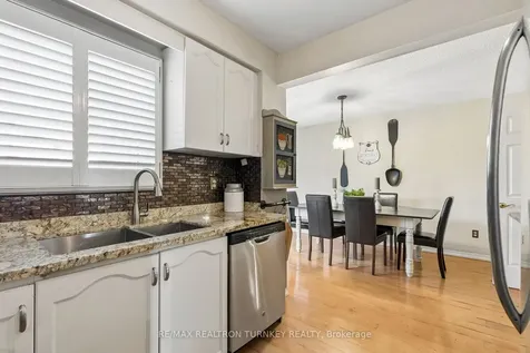 877 Playter Crescent Newmarket ON L3X 1W8