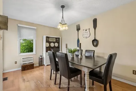 877 Playter Crescent Newmarket ON L3X 1W8
