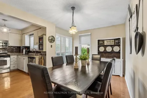 877 Playter Crescent Newmarket ON L3X 1W8