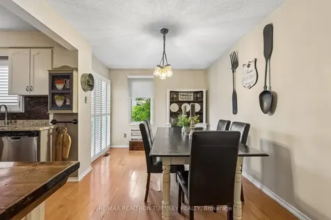877 Playter Crescent Newmarket ON L3X 1W8