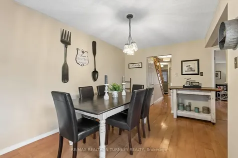 877 Playter Crescent Newmarket ON L3X 1W8