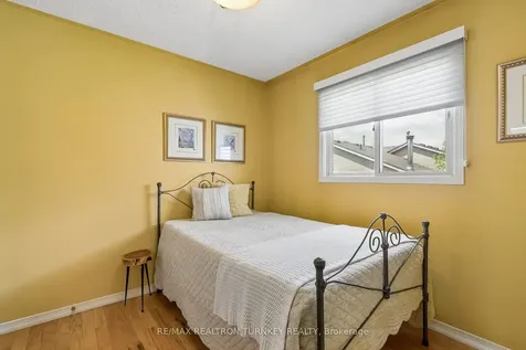 877 Playter Crescent Newmarket ON L3X 1W8
