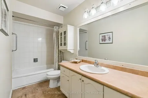 877 Playter Crescent Newmarket ON L3X 1W8
