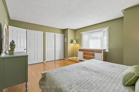 877 Playter Crescent Newmarket ON L3X 1W8