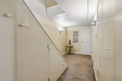 877 Playter Crescent Newmarket ON L3X 1W8