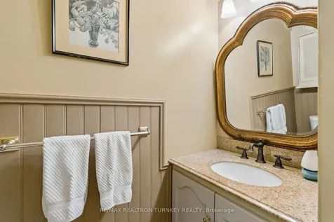 877 Playter Crescent Newmarket ON L3X 1W8