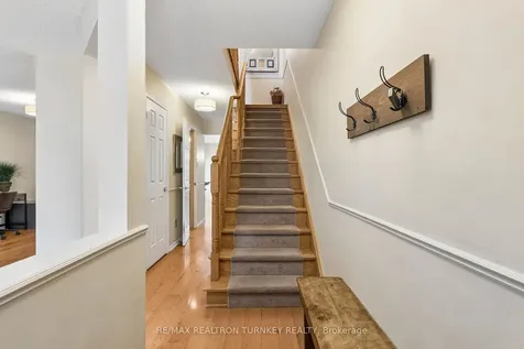 877 Playter Crescent Newmarket ON L3X 1W8