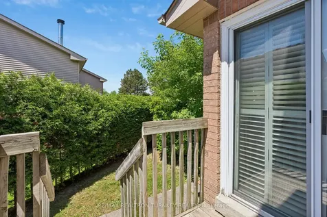 877 Playter Crescent Newmarket ON L3X 1W8