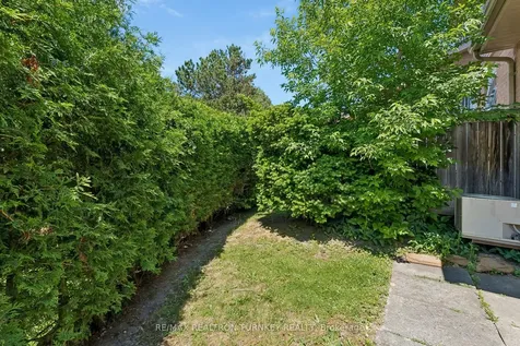 877 Playter Crescent Newmarket ON L3X 1W8