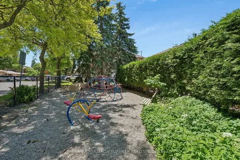 877 Playter Crescent Newmarket ON L3X 1W8