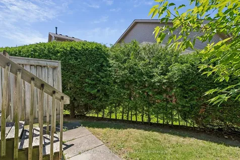 877 Playter Crescent Newmarket ON L3X 1W8