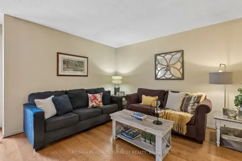 877 Playter Crescent Newmarket ON L3X 1W8