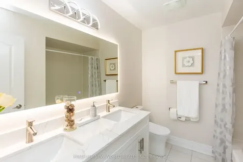 164 Banbrooke Crescent Newmarket ON L3X 2W6