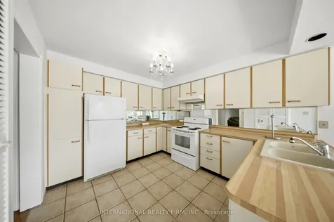 39 Couperthwaite Crescent Markham ON L3R 6N4