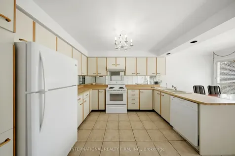 39 Couperthwaite Crescent Markham ON L3R 6N4