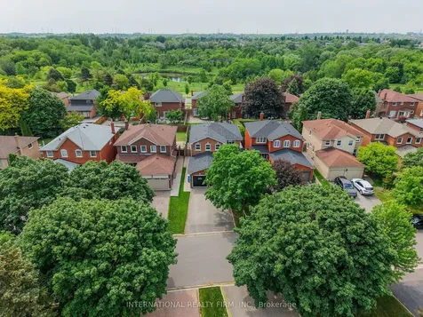 39 Couperthwaite Crescent Markham ON L3R 6N4