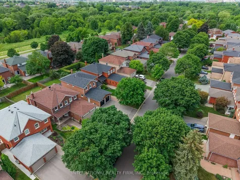 39 Couperthwaite Crescent Markham ON L3R 6N4