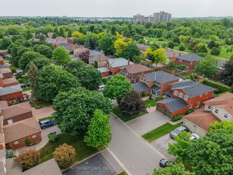 39 Couperthwaite Crescent Markham ON L3R 6N4