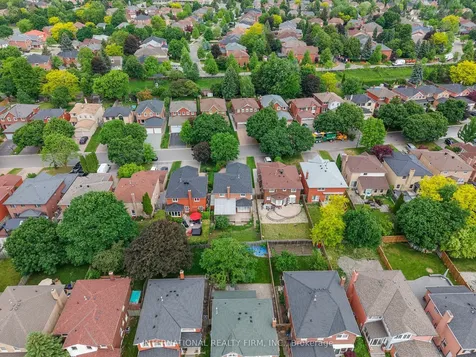 39 Couperthwaite Crescent Markham ON L3R 6N4