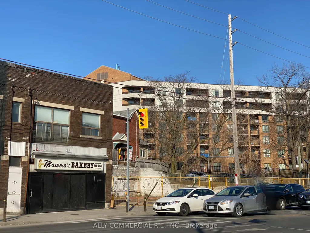 1130 Davenport Road Toronto ON M6G 2C6