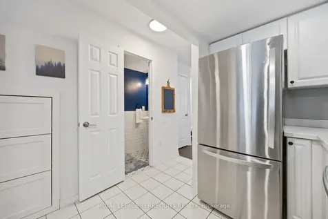 40 Merchant Lane Toronto ON M6P 4J6