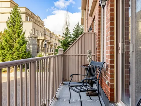2 Clairtrell Road Toronto ON M2N 7H5