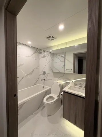 1 Concord Cityplace Way Toronto ON M5V 0X3