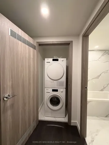1 Concord Cityplace Way Toronto ON M5V 0X3