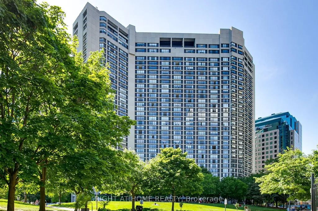 33 Harbour Square Toronto ON M5J 2G2