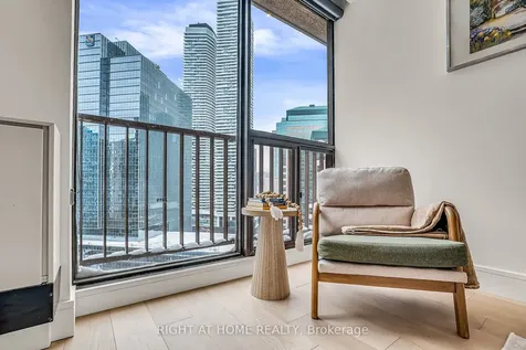 33 Harbour Square Toronto ON M5J 2G2