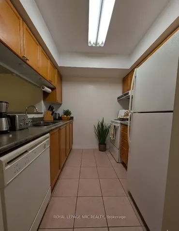 650 Lawrence Avenue W Toronto ON M6A 3E8