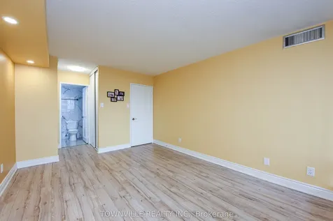 1101 Steeles Avenue W Toronto ON M2R 3W5