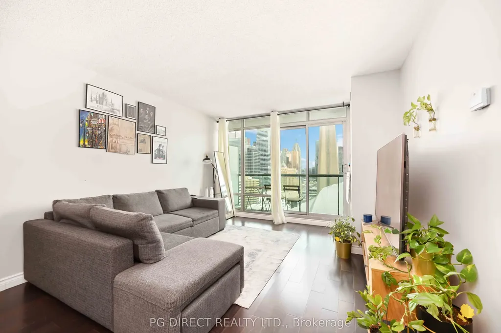 81 Navy Wharf Court Toronto ON M5V 3S2