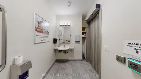 200 Spadina Avenue Toronto ON M5T 2C2