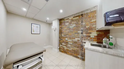 200 Spadina Avenue Toronto ON M5T 2C2