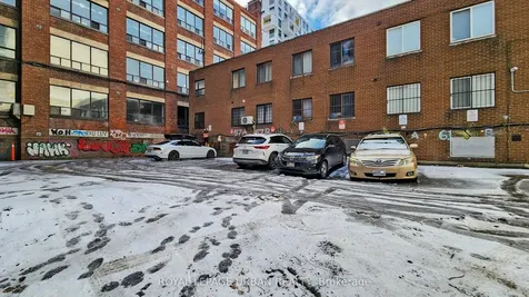 200 Spadina Avenue Toronto ON M5T 2C2