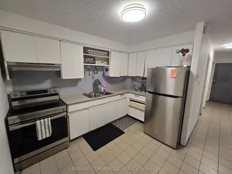 60 Kensington Avenue Toronto ON M5T 2K1