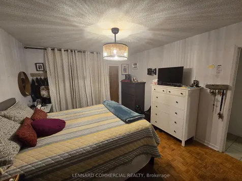 60 Kensington Avenue Toronto ON M5T 2K1