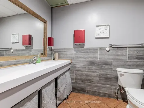 6212 Yonge Street Toronto ON M2M 3X4