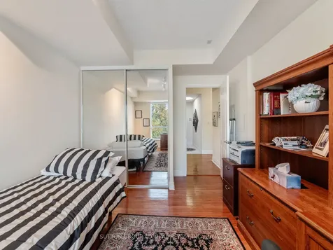 11 William Carson Crescent Toronto ON M2P 2G1