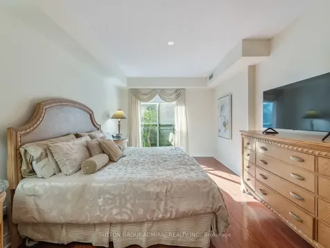11 William Carson Crescent Toronto ON M2P 2G1
